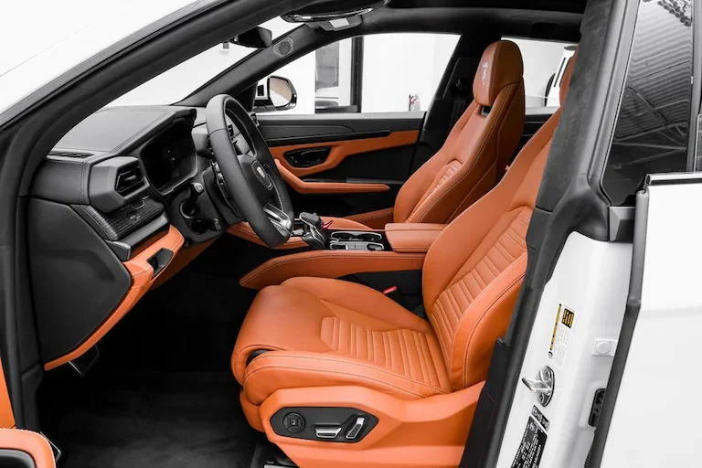 2025 Lamborghini Urus SE - Image 3 of 4