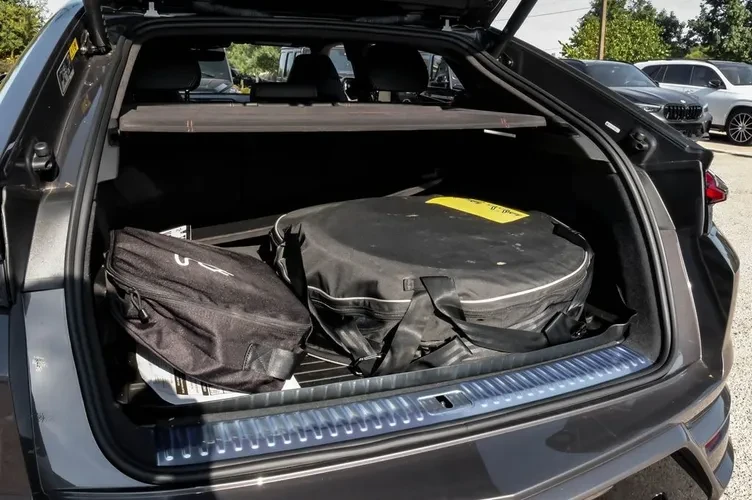 2025 Lamborghini Urus SE - Image 16 of 17
