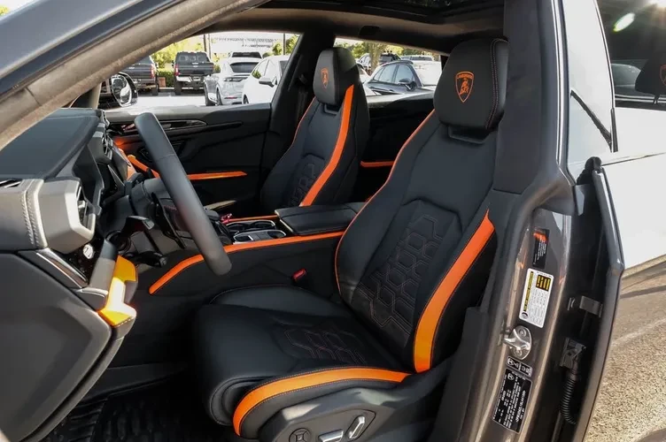 2025 Lamborghini Urus SE - Image 11 of 17