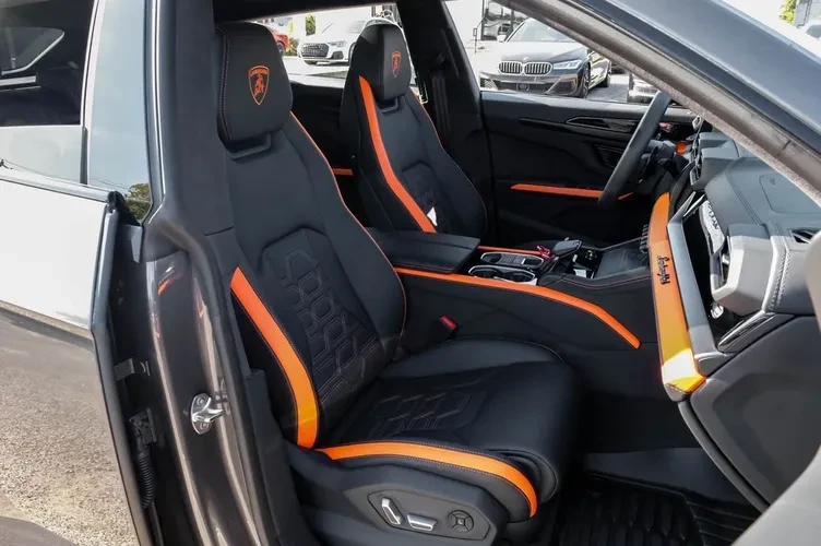 2025 Lamborghini Urus SE - Image 12 of 17