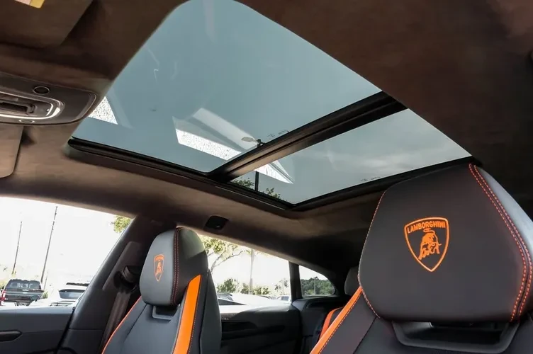 2025 Lamborghini Urus SE - Image 10 of 17