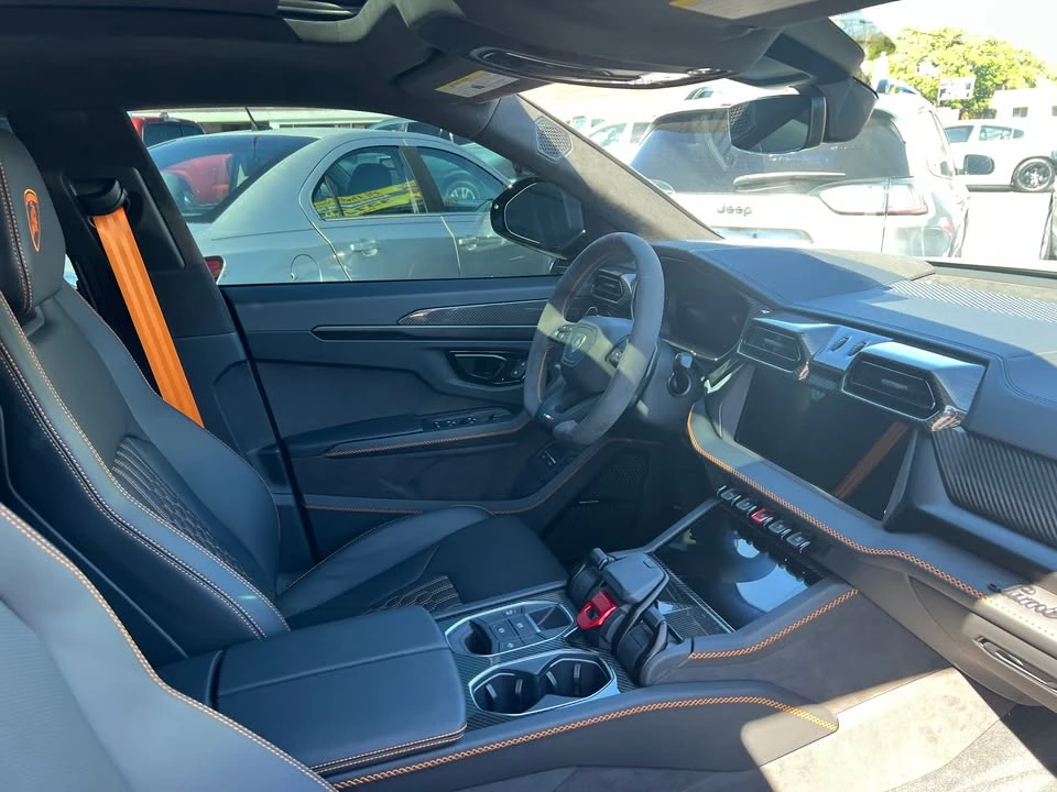 2025 Lamborghini Urus SE - Image 12 of 16