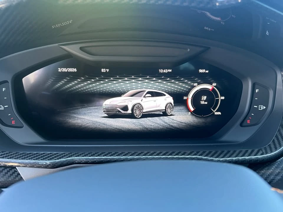 2025 Lamborghini Urus SE - Image 16 of 16