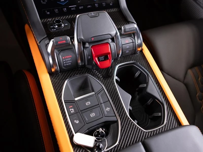 2025 Lamborghini Urus SE - Image 14 of 15