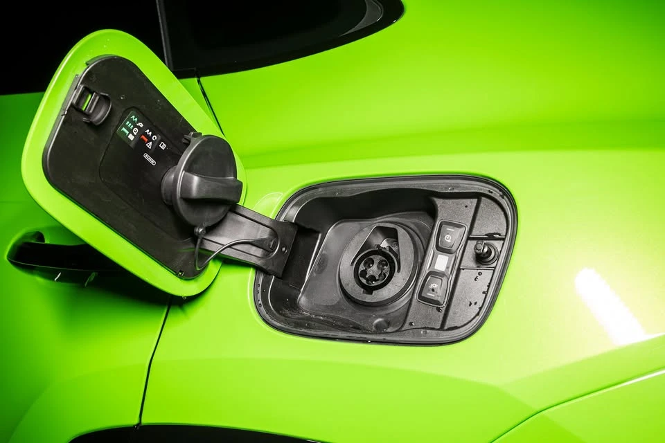 2025 Lamborghini Urus SE - Image 3 of 18