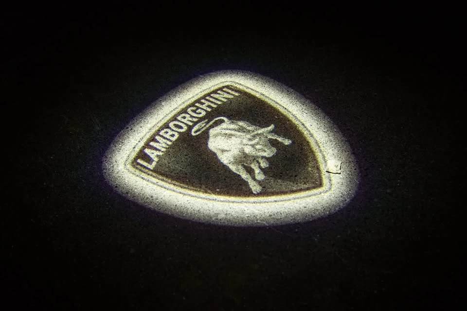 2025 Lamborghini Urus SE - Image 16 of 18