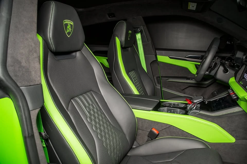 2025 Lamborghini Urus SE - Image 15 of 18