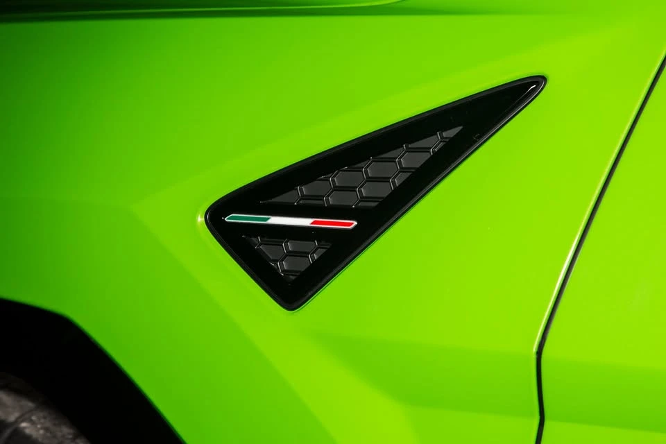 2025 Lamborghini Urus SE - Image 10 of 20