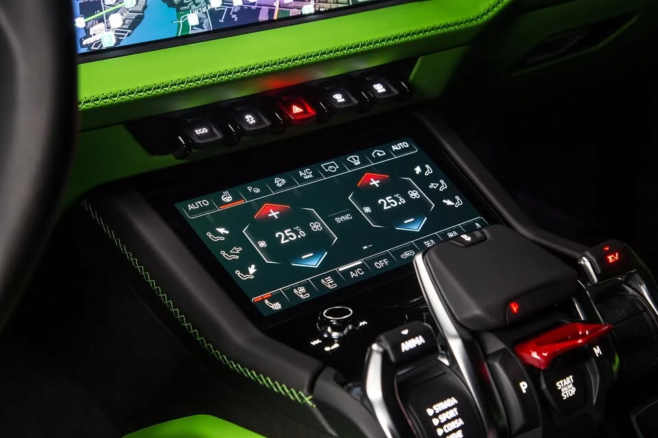 2025 Lamborghini Urus SE - Image 14 of 20