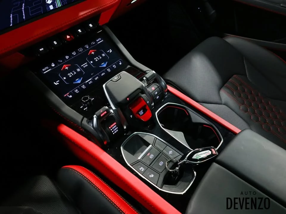 2025 Lamborghini Urus SE - Image 17 of 19