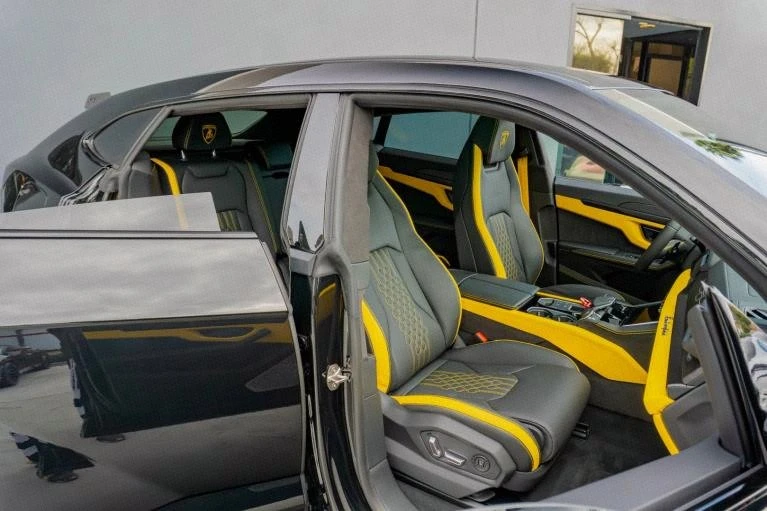 2025 Lamborghini Urus SE - Image 12 of 20