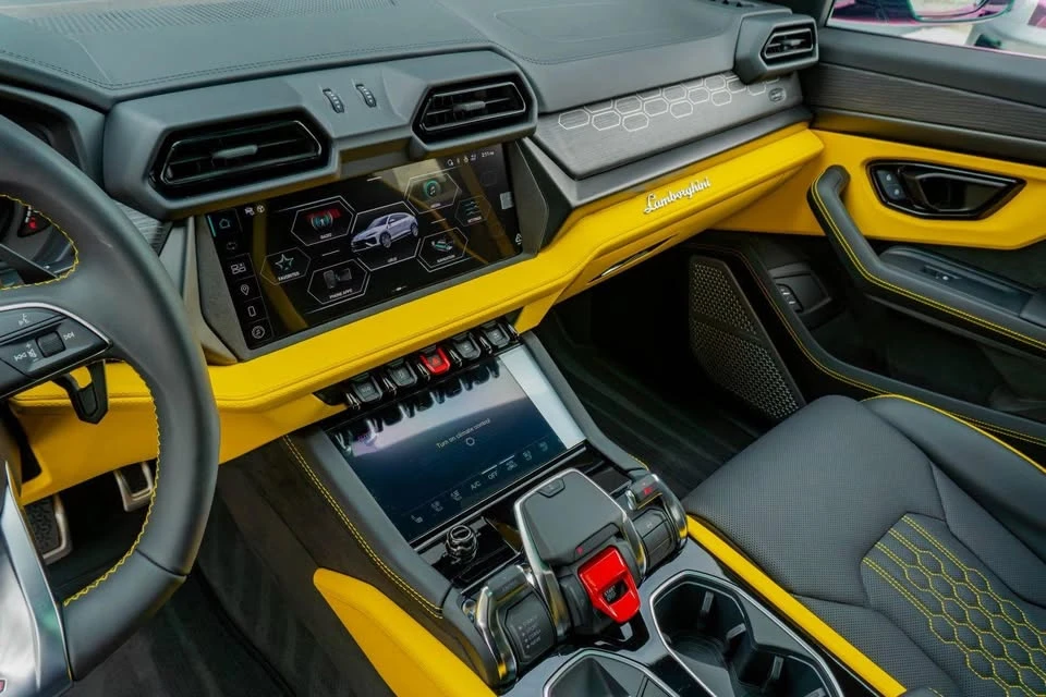 2025 Lamborghini Urus SE - Image 19 of 20