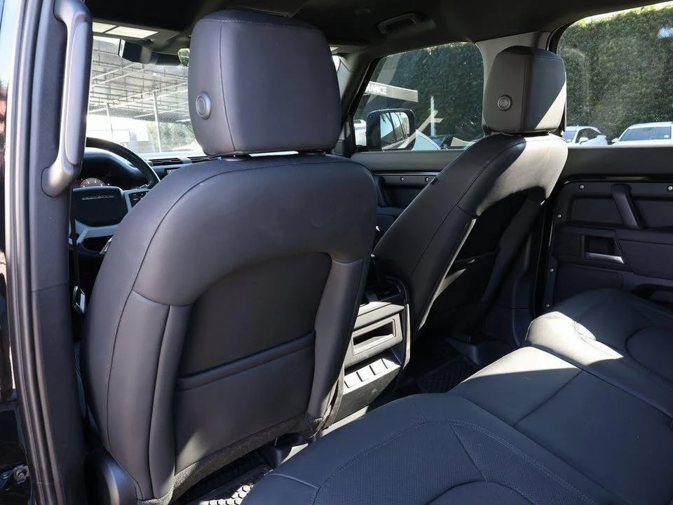 2025 Land Rover Defender - Image 5 of 7