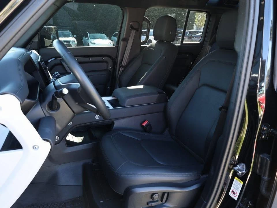 2025 Land Rover Defender - Image 7 of 7