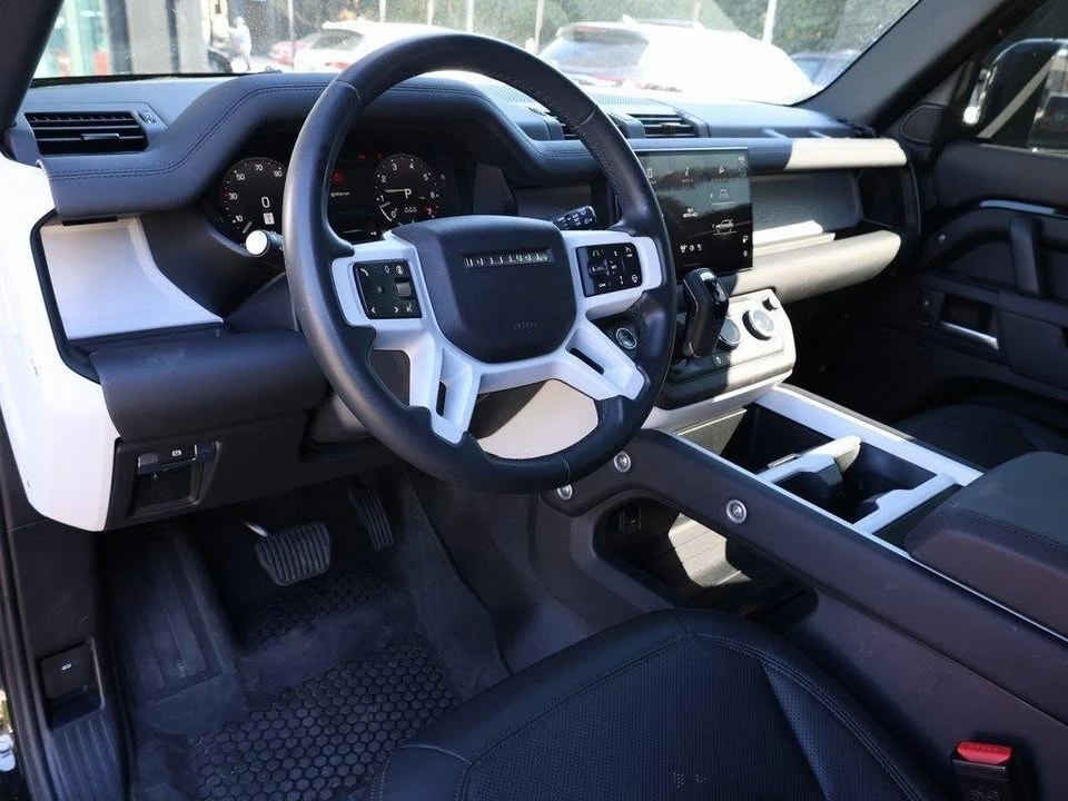 2025 Land Rover Defender - Image 4 of 7