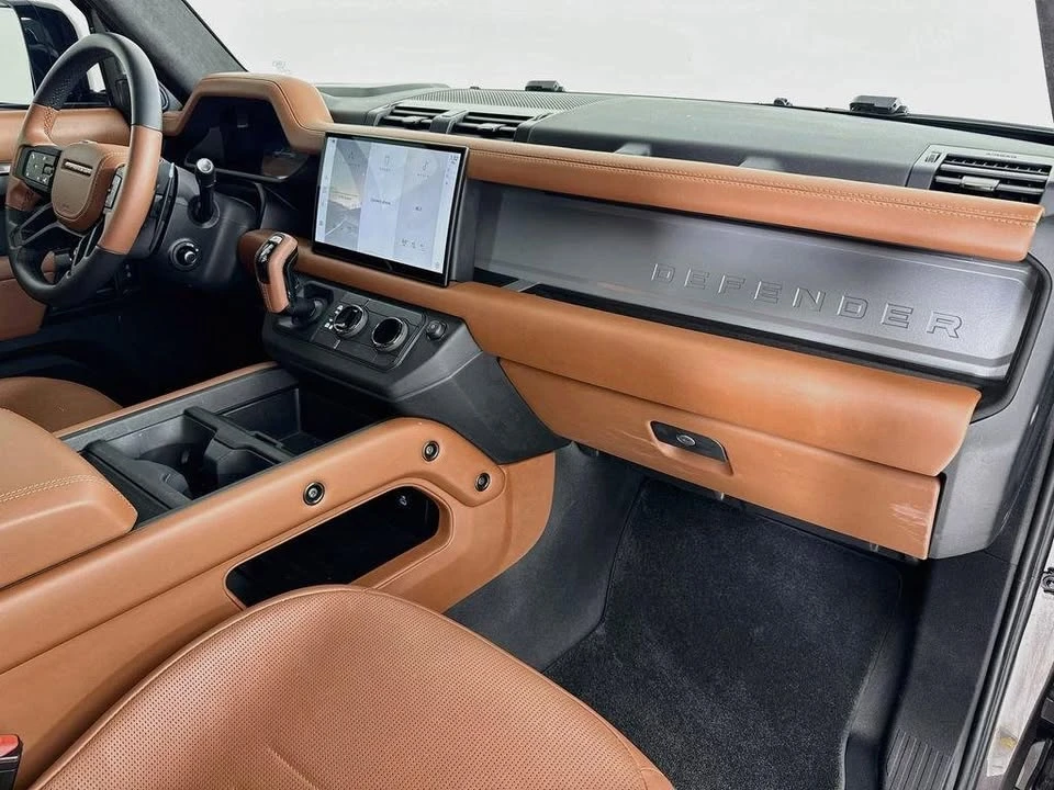 2025 Land Rover Defender Octa - Image 9 of 12