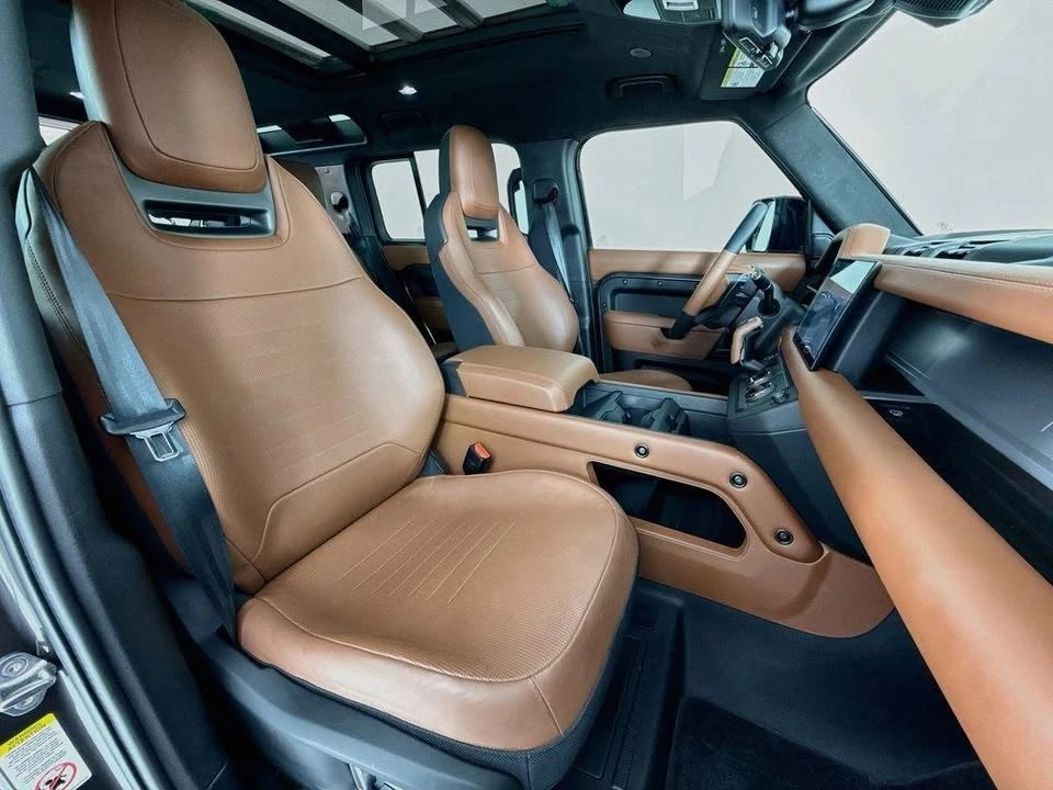 2025 Land Rover Defender Octa - Image 8 of 12