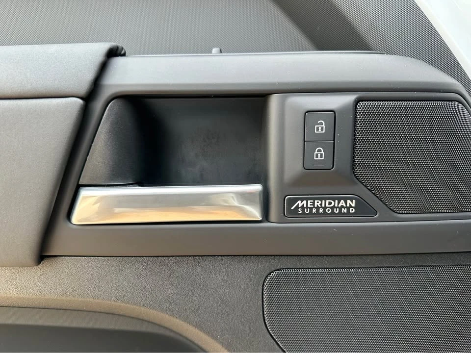 2025 Land Rover Defender L663 - Image 4 of 10