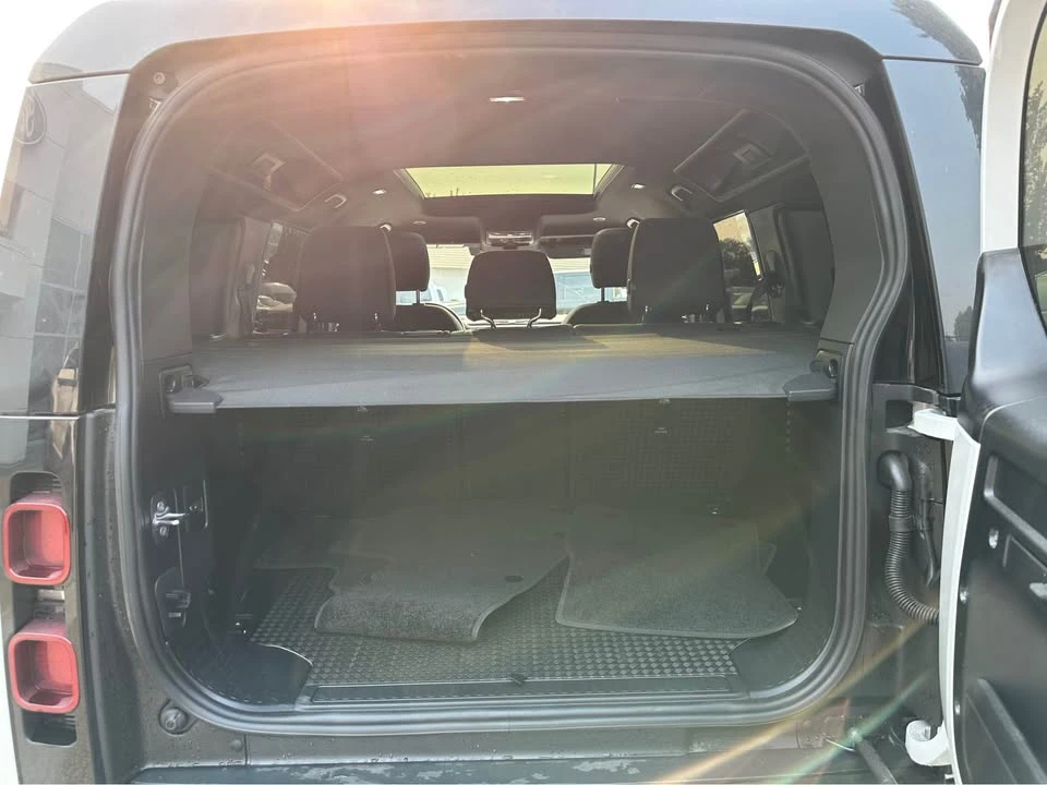 2025 Land Rover Defender L663 - Image 10 of 10