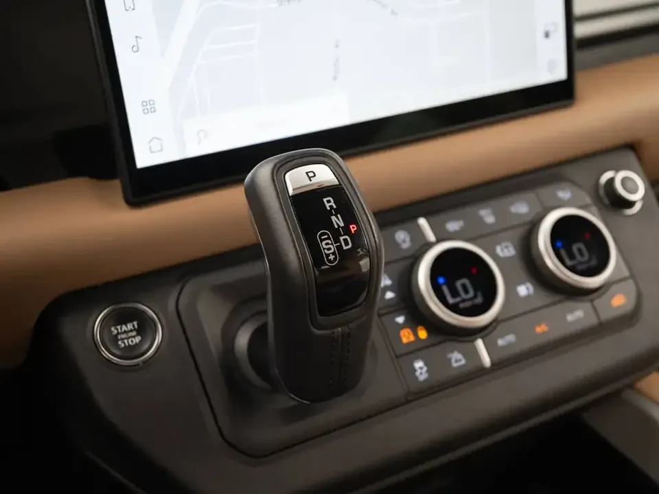 2025 Land Rover Defender V8 - Image 7 of 7
