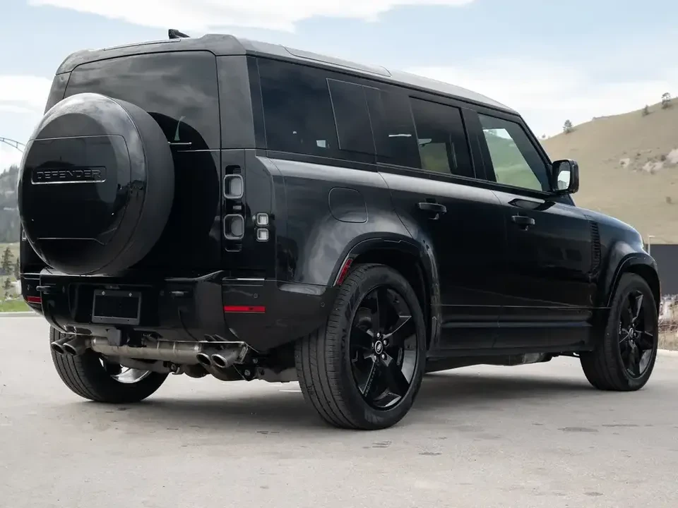 2025 Land Rover Defender V8 - Image 3 of 7