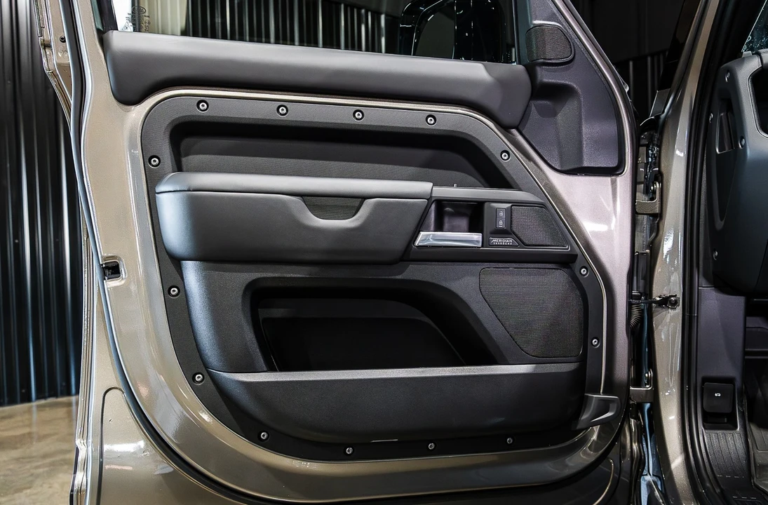 2025 Land Rover Defender L663 - Image 30 of 31