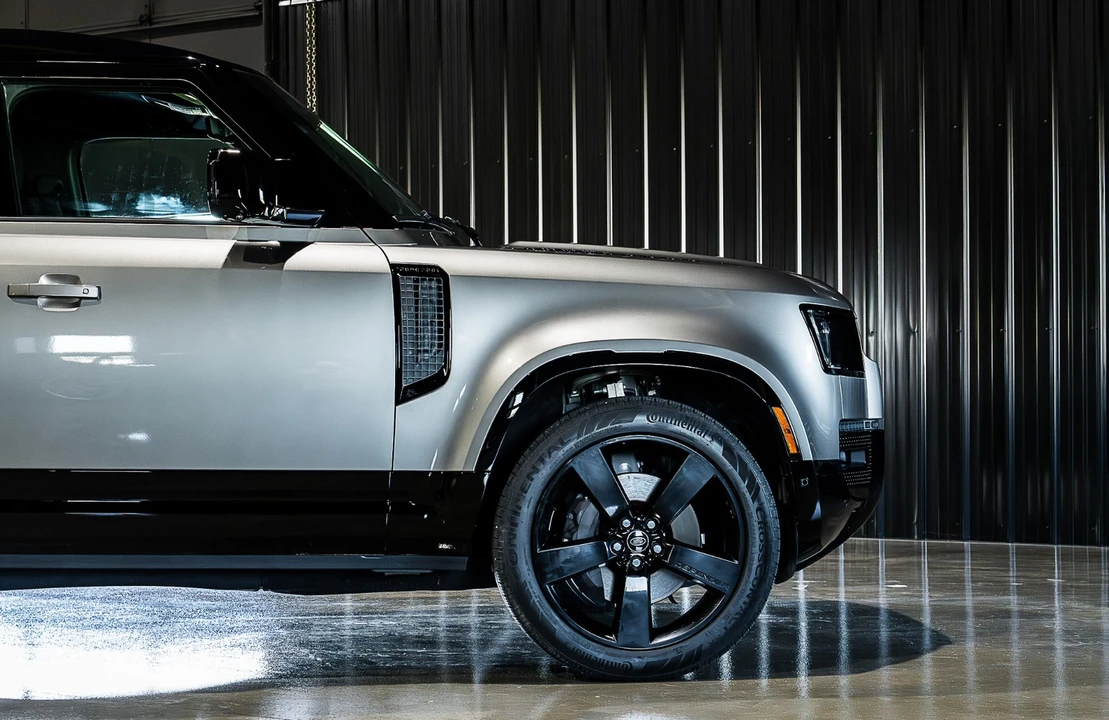 2025 Land Rover Defender L663 - Image 14 of 31