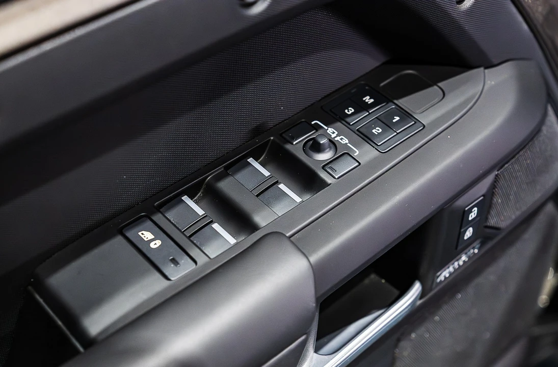 2025 Land Rover Defender L663 - Image 31 of 31