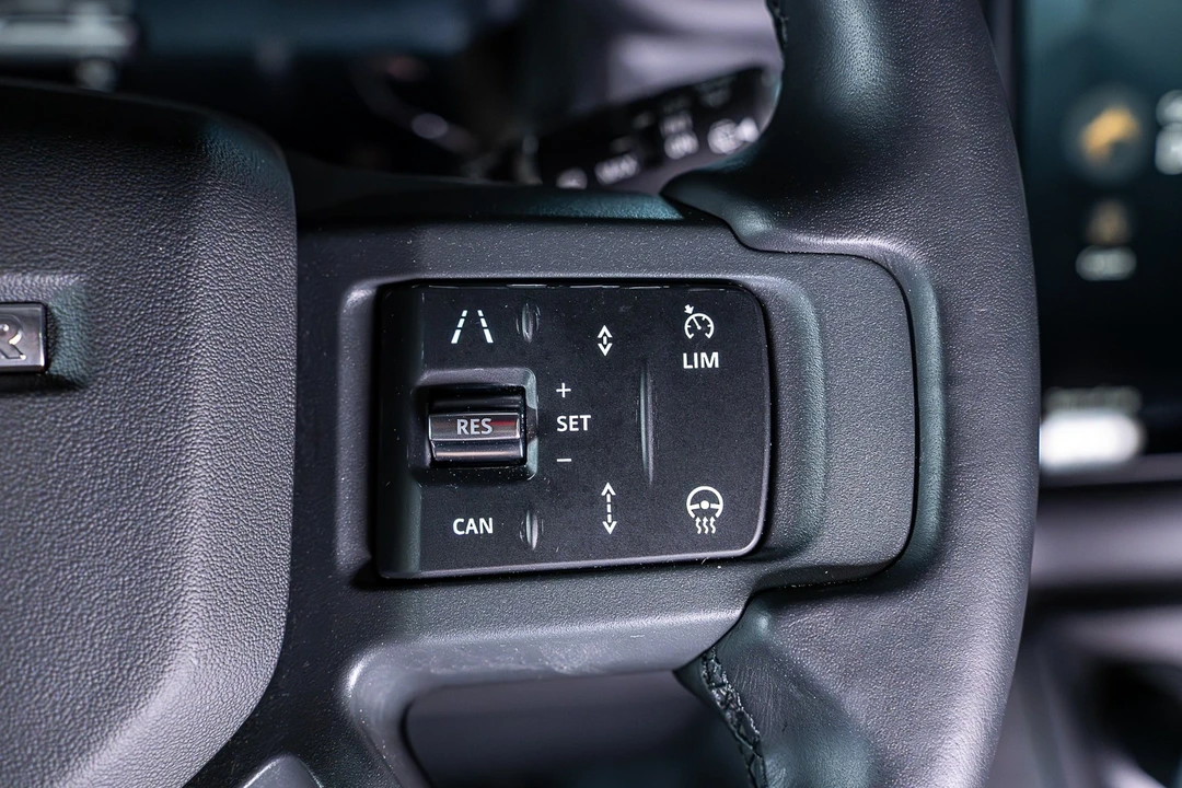 2025 Land Rover Defender L663 - Image 28 of 31