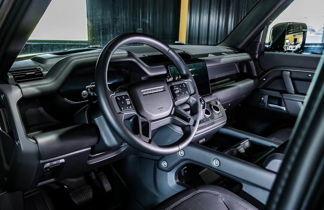 2025 Land Rover Defender L663 - Image 25 of 31