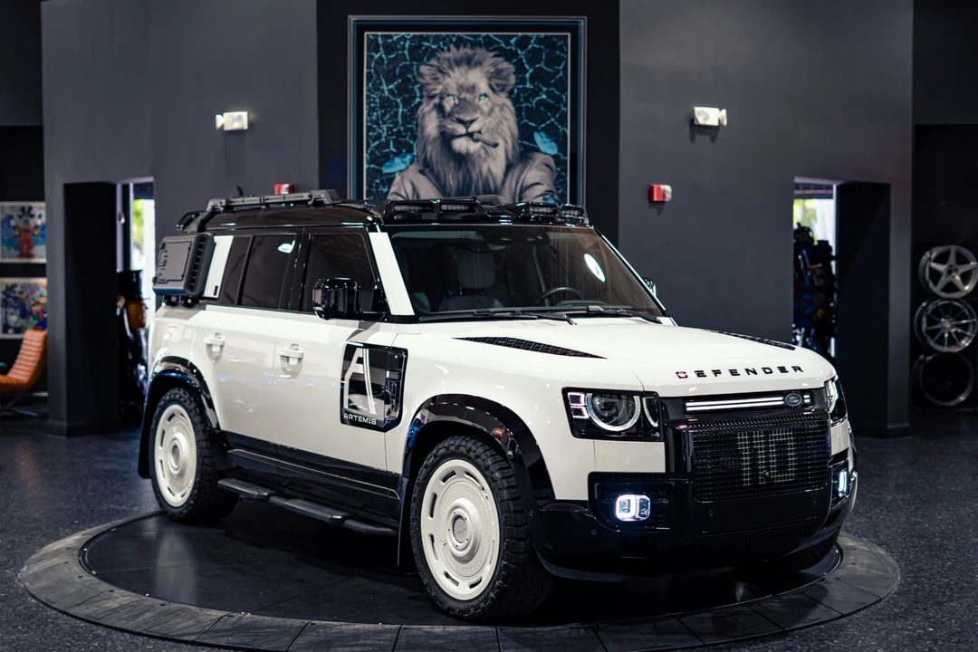2025 Land Rover - Image 3 of 31