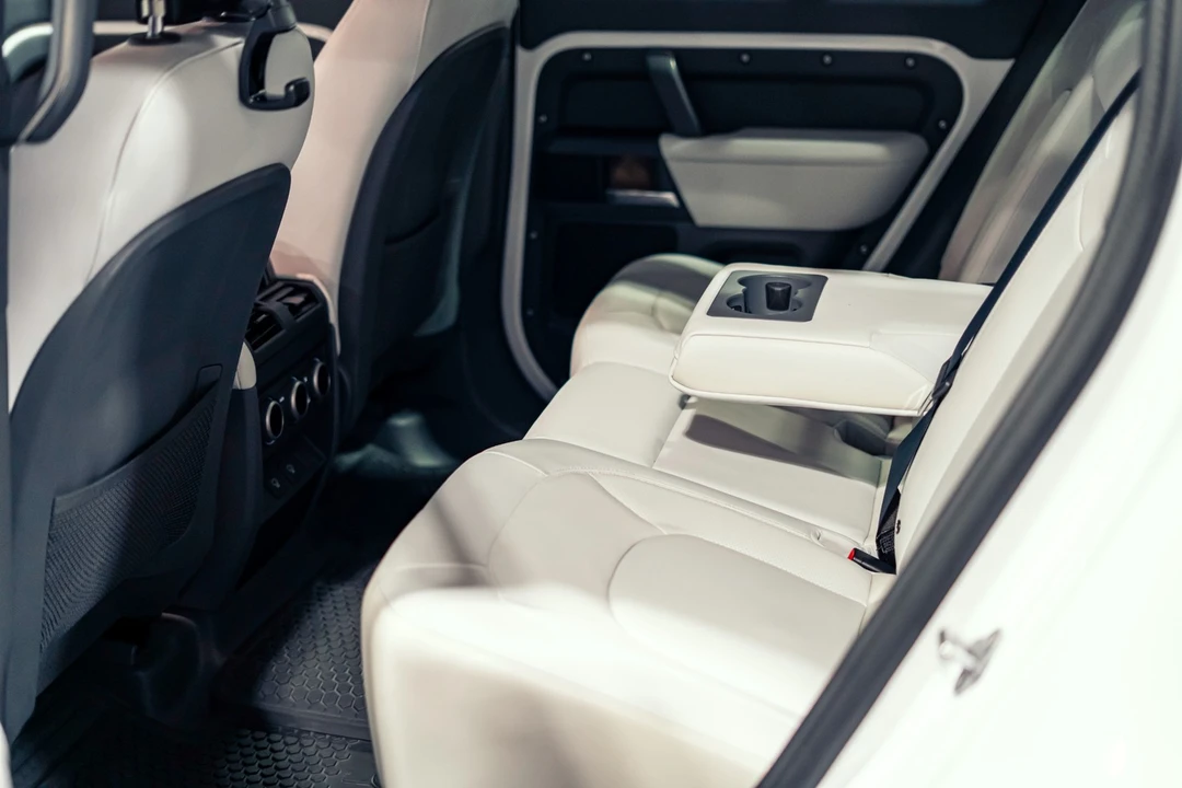 2025 Land Rover - Image 16 of 31