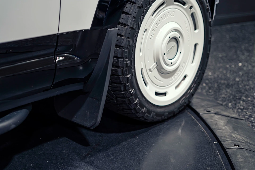 2025 Land Rover - Image 25 of 31