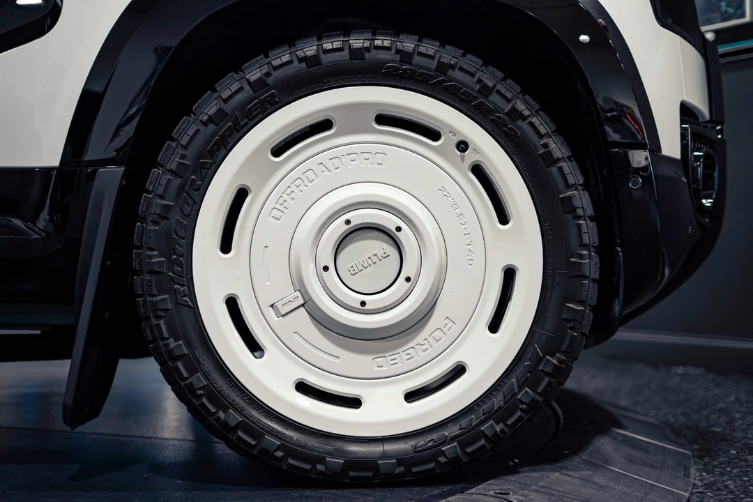 2025 Land Rover - Image 22 of 31