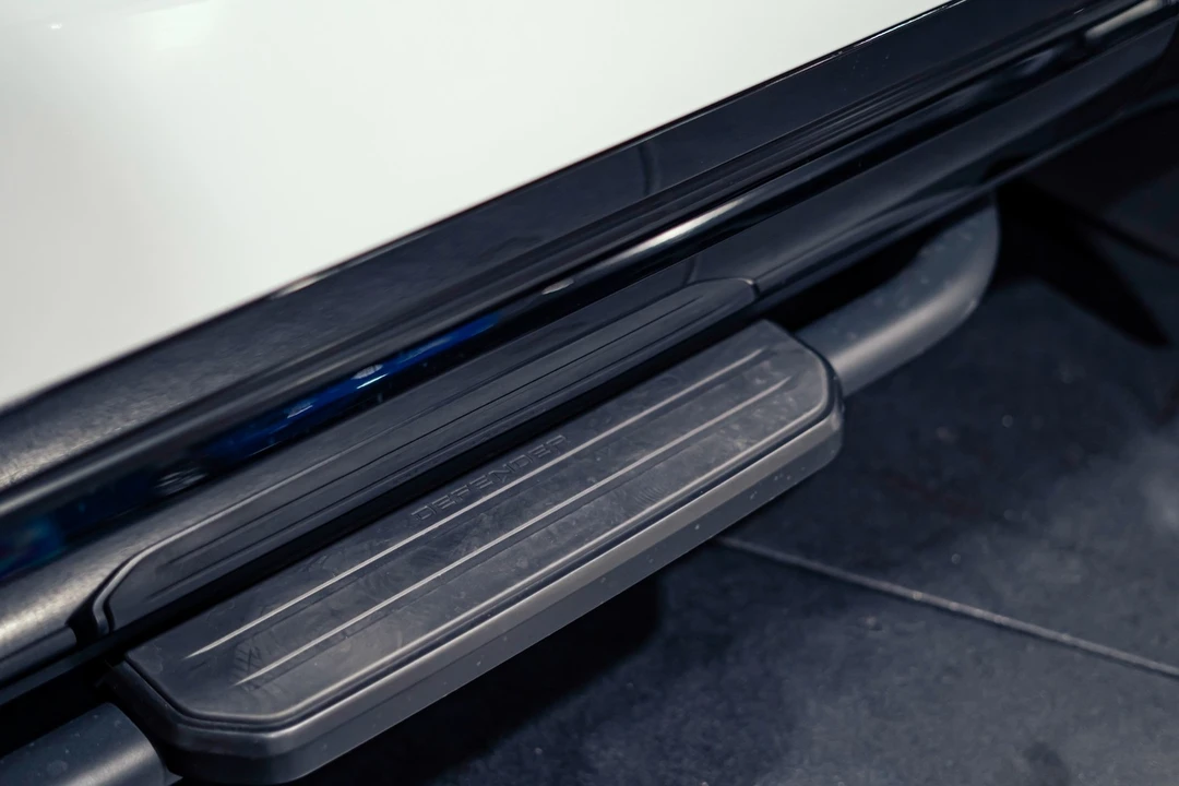 2025 Land Rover - Image 27 of 31