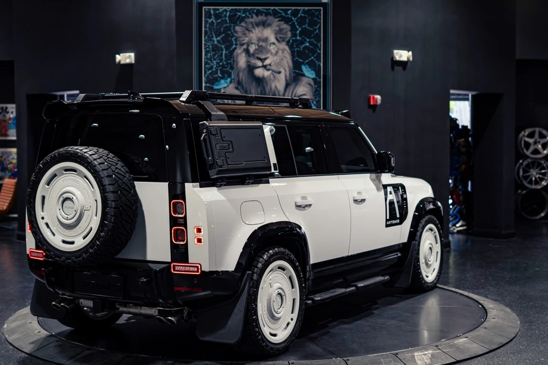 2025 Land Rover - Image 5 of 31
