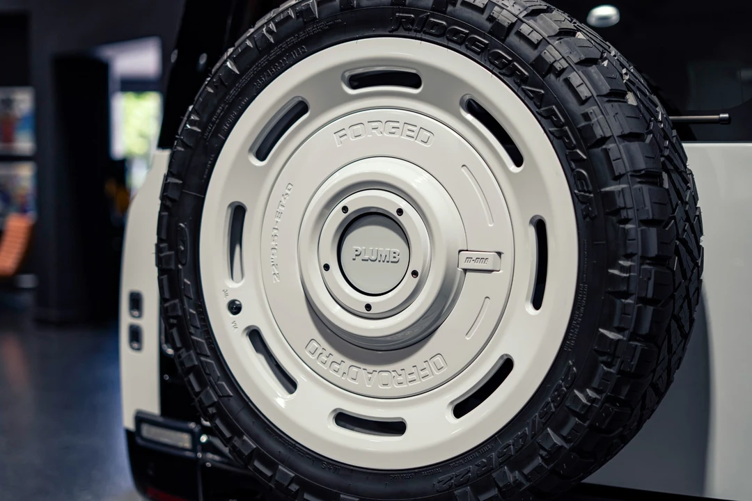 2025 Land Rover - Image 30 of 31