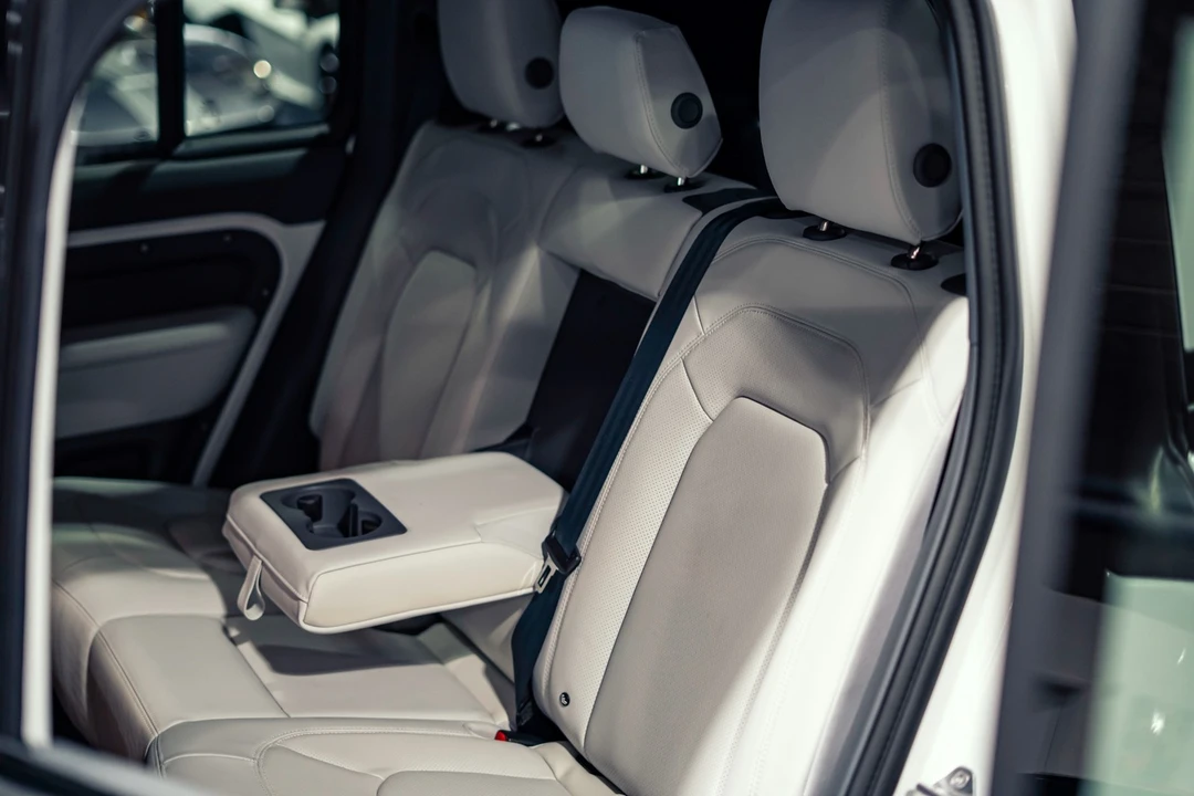 2025 Land Rover - Image 4 of 31