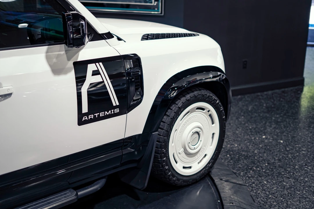 2025 Land Rover - Image 26 of 31