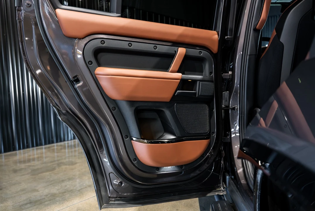 2025 Land Rover Defender Octa - Image 13 of 31