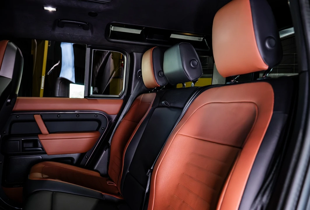 2025 Land Rover Defender Octa - Image 30 of 31