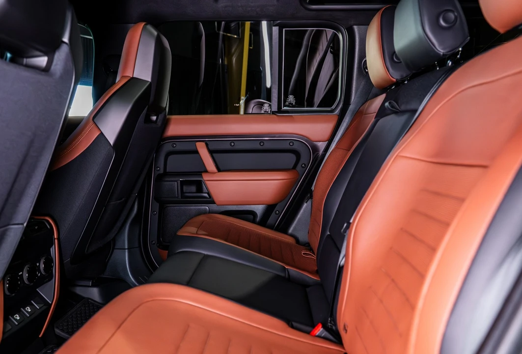 2025 Land Rover Defender Octa - Image 31 of 31