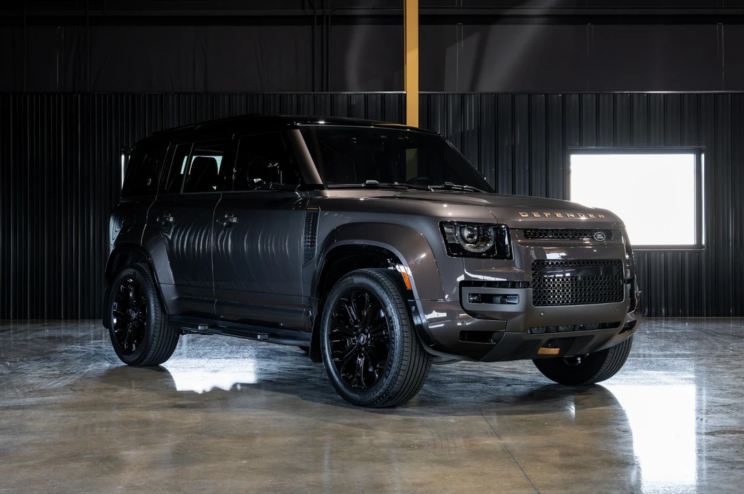 2025 Land Rover Defender Octa - Image 2 of 31
