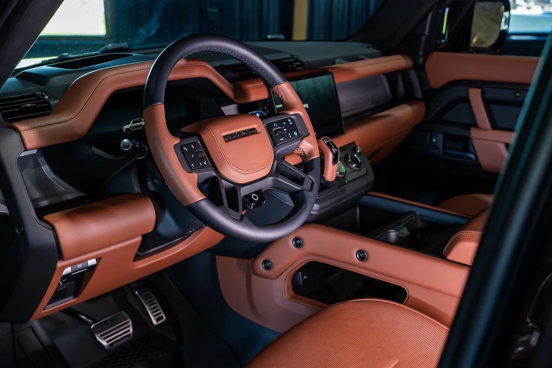 2025 Land Rover Defender Octa - Image 28 of 31