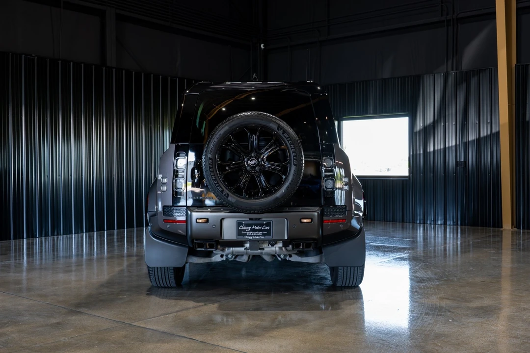 2025 Land Rover Defender Octa - Image 21 of 31