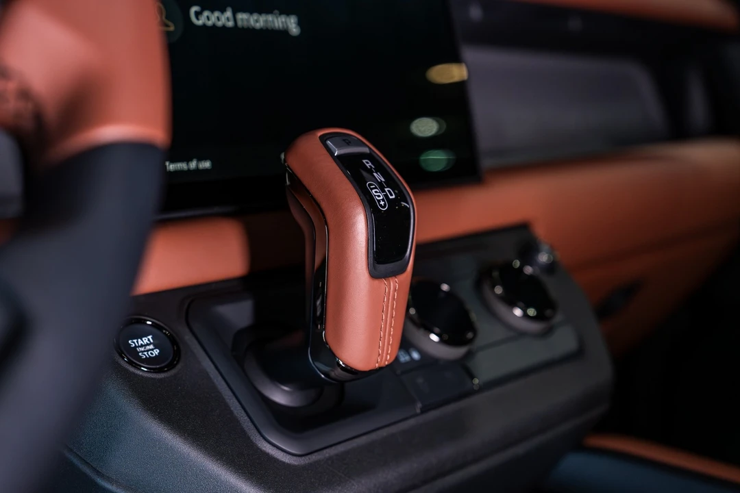 2025 Land Rover Defender Octa - Image 29 of 31