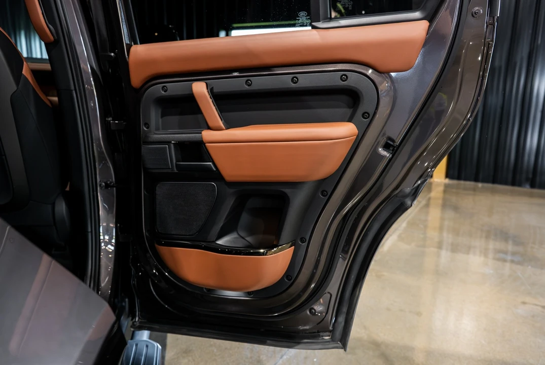 2025 Land Rover Defender Octa - Image 14 of 31