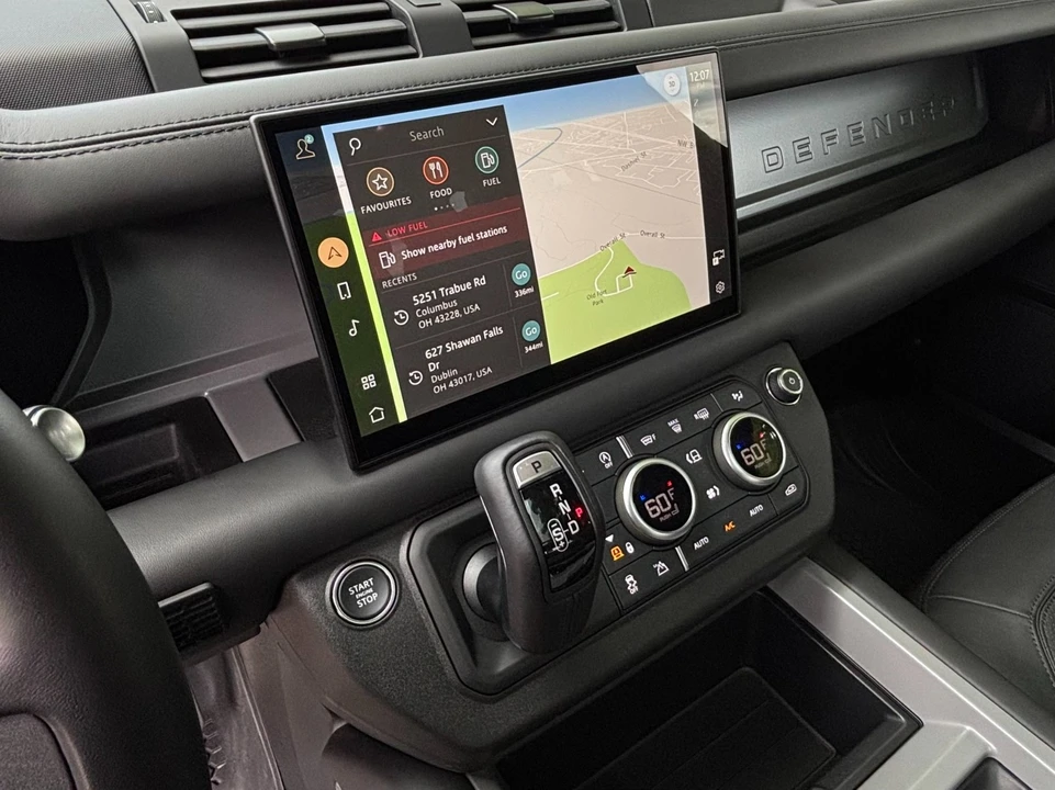 2025 Land Rover Defender V8 - Image 14 of 31