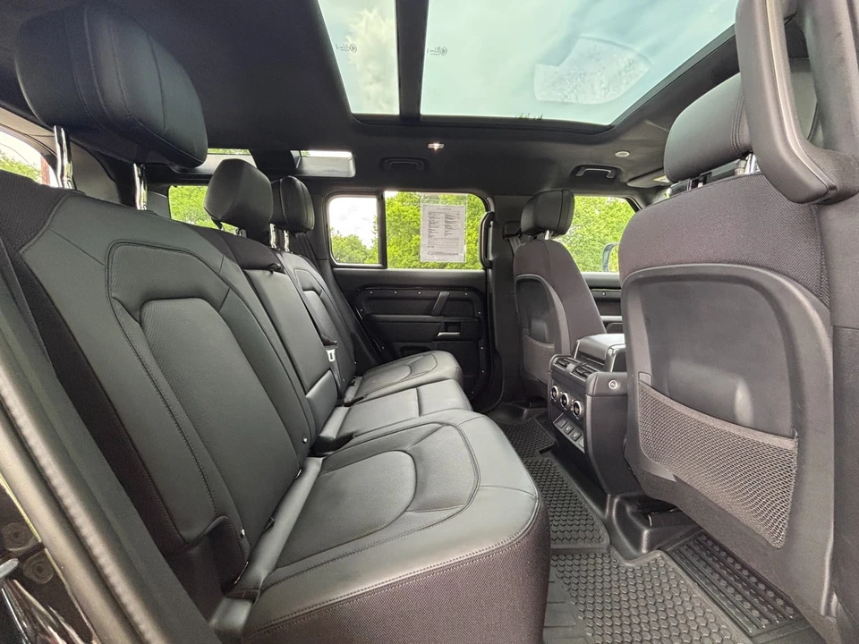 2025 Land Rover Defender V8 - Image 22 of 31