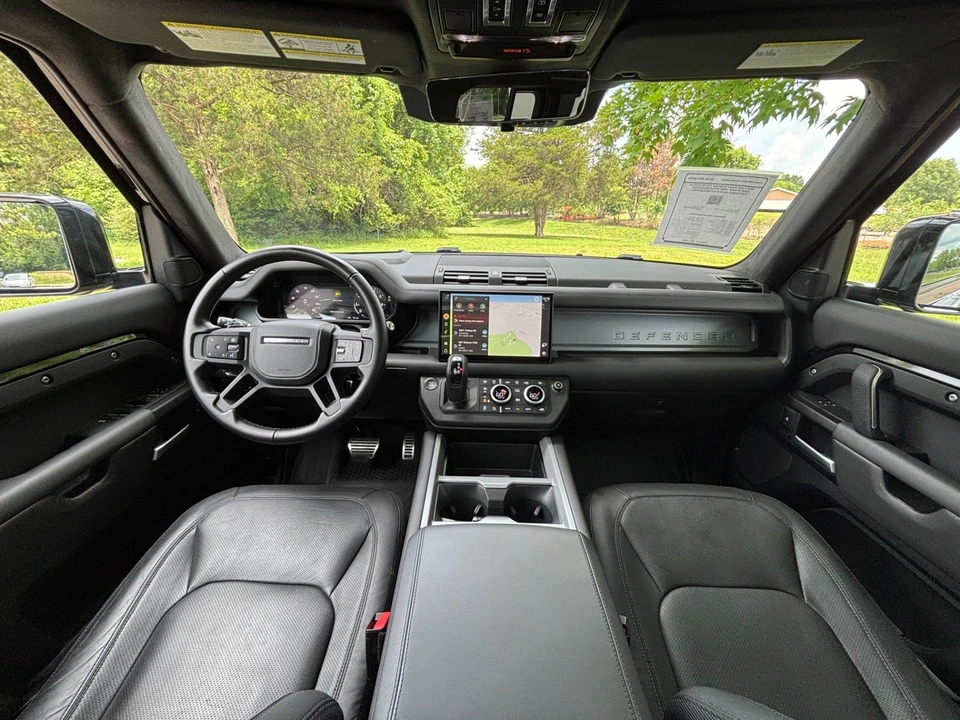 2025 Land Rover Defender V8 - Image 29 of 31